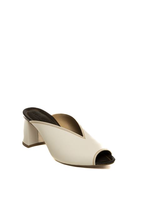  LAUREN HUTTON | D70LAIN-LATTE